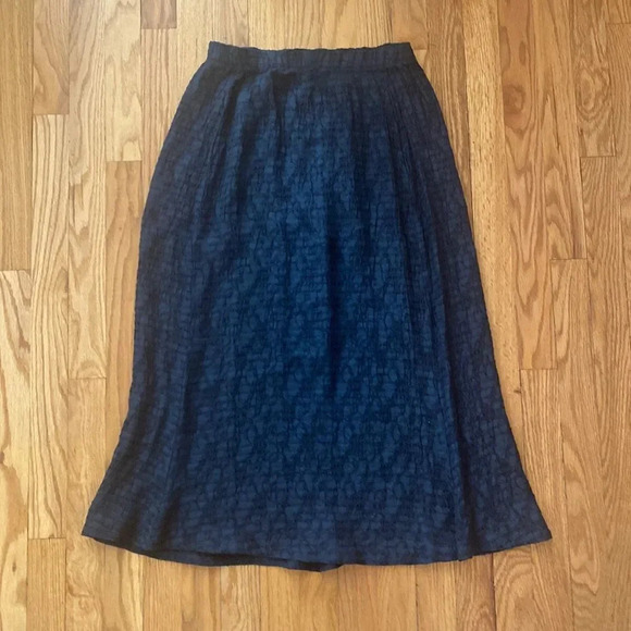 CP Shades M rayon textured black skirt great pre owned condition elastic waist - Picture 1 of 6